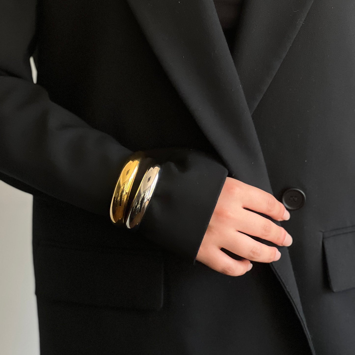 Mira bangle gold