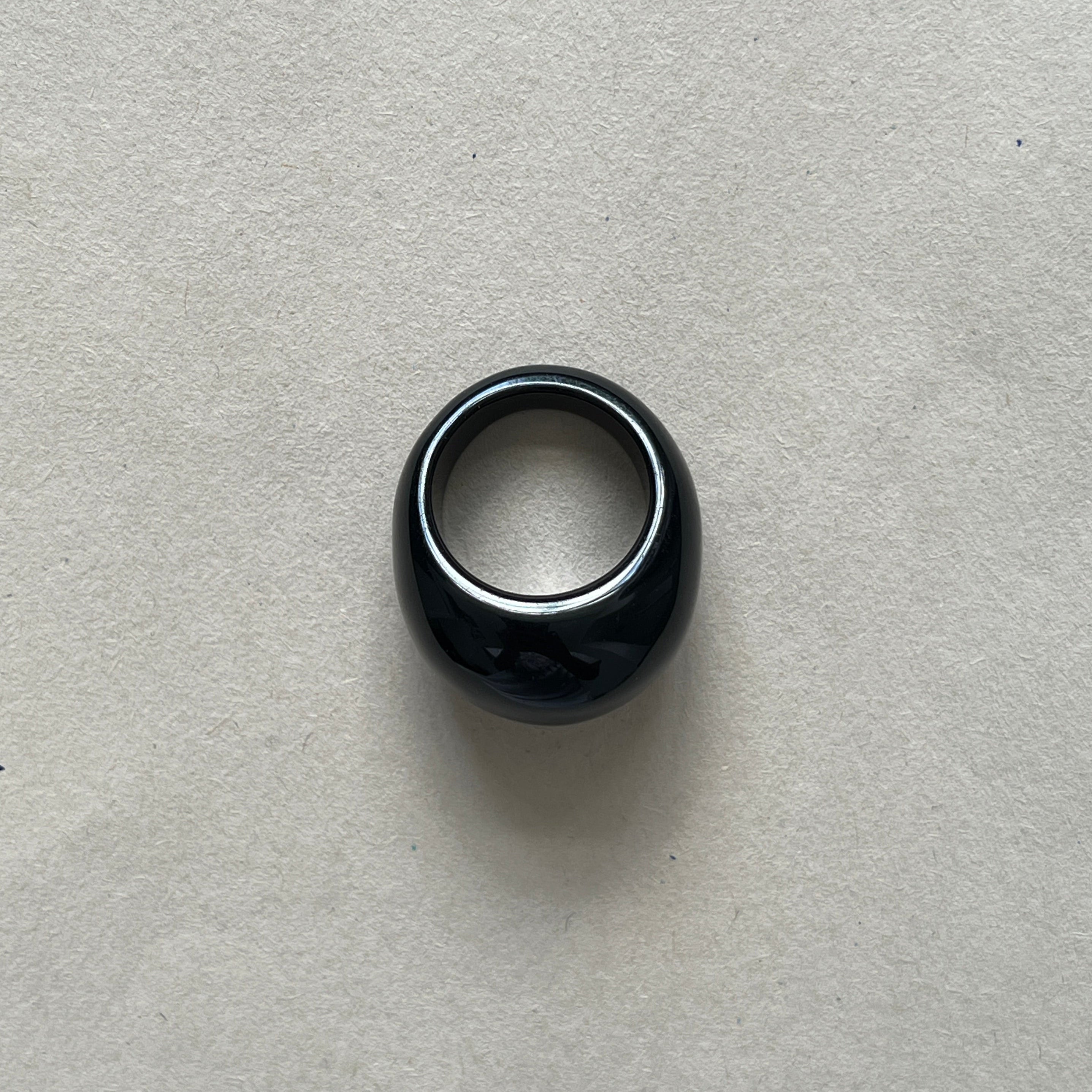 Noir ring