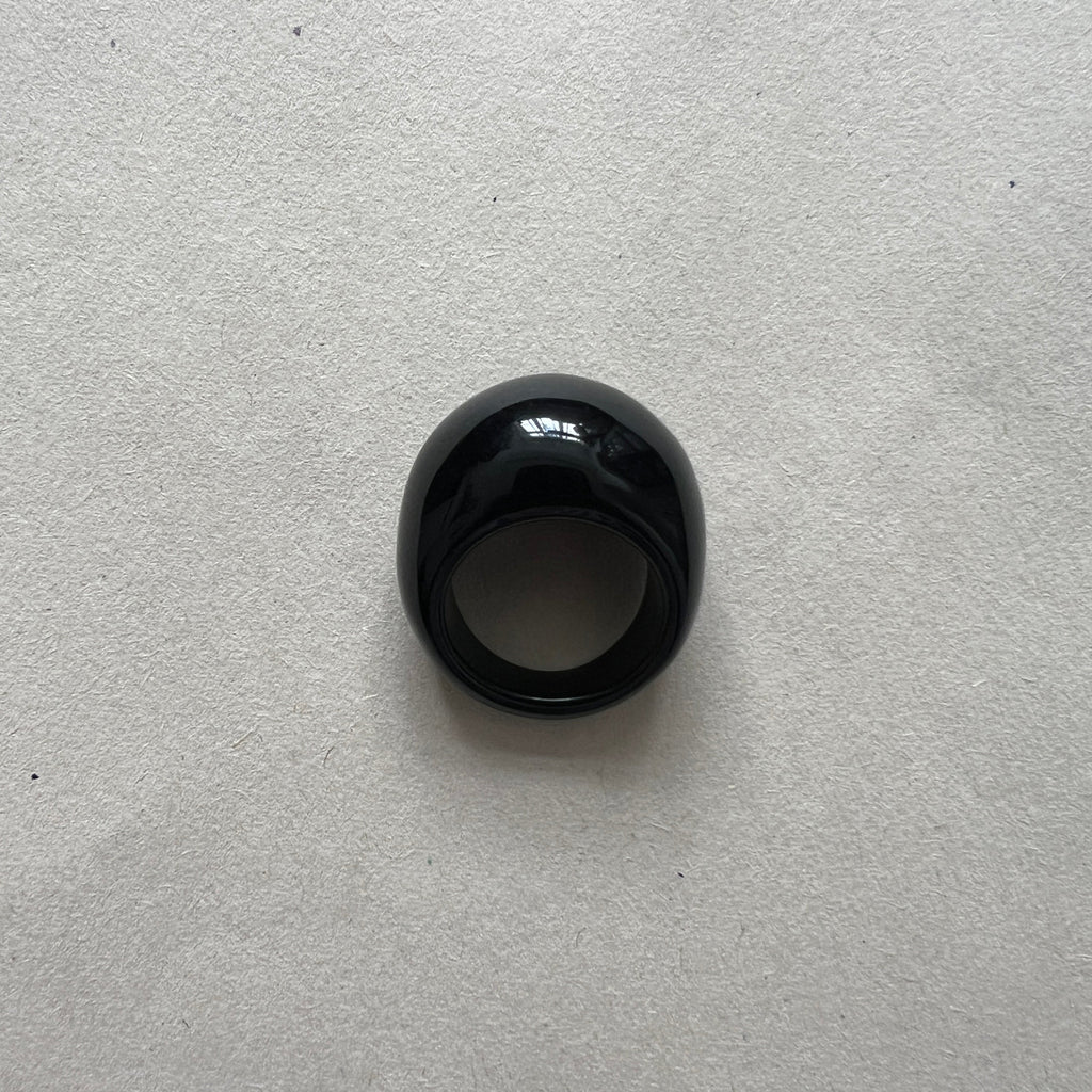 Noir ring