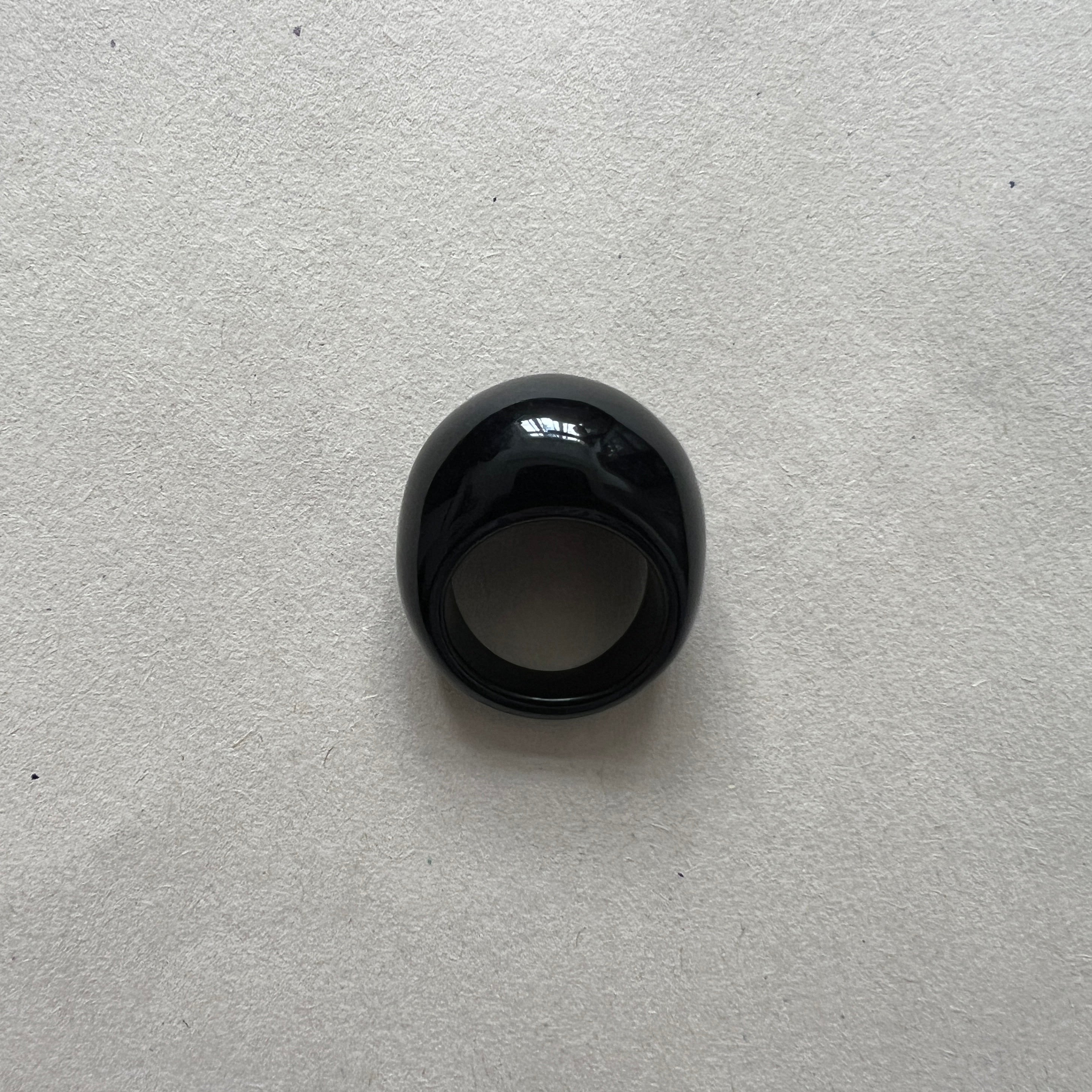 Noir ring