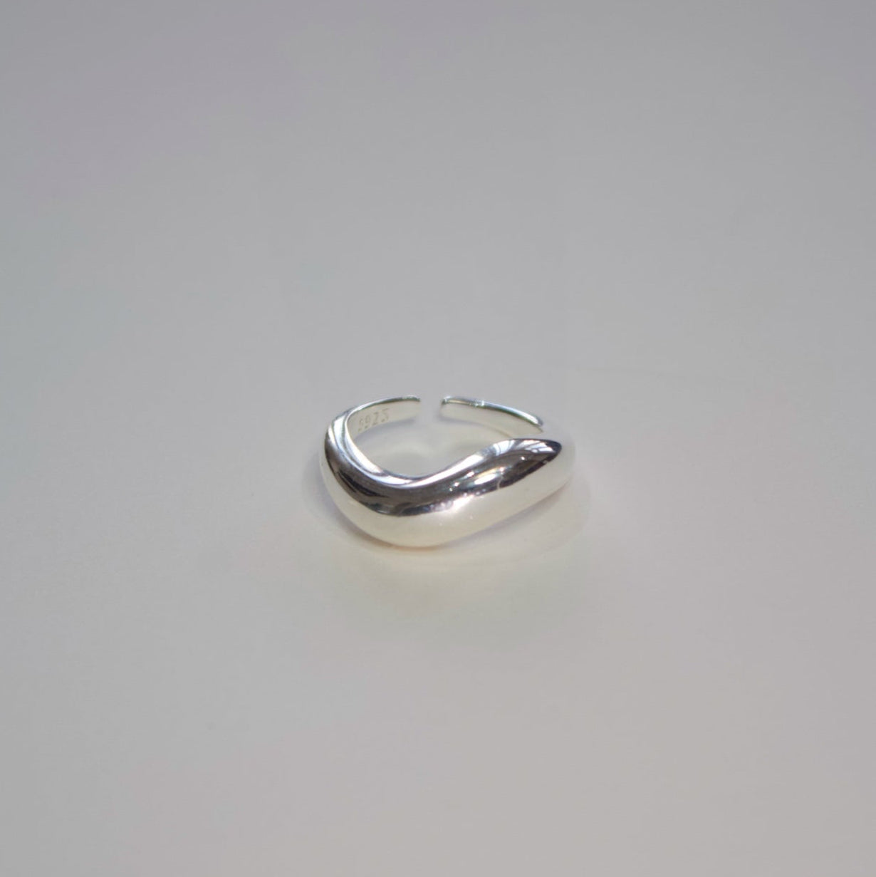 Arella gloss ring